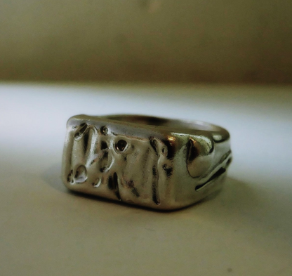 MOLTEN SIGNET RING (NHS XRAY SILVER)